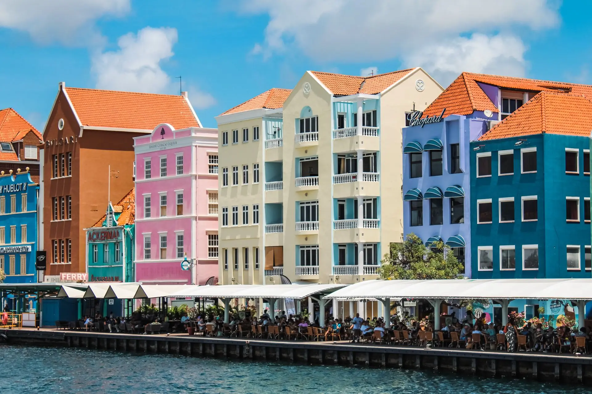 Colorful Handelskade houses in Willemstad